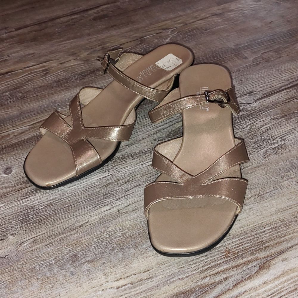 Munro bronze color sandals Sz 8.5W